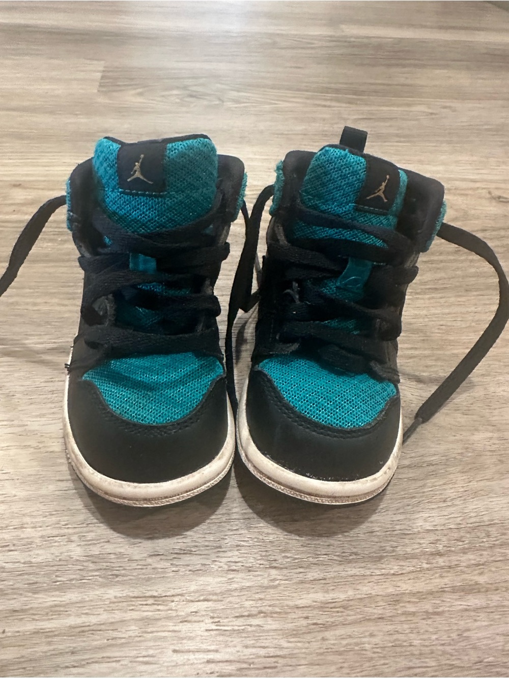 Nike Jordan toddler 6c Teal & Black High-Top Sneakers